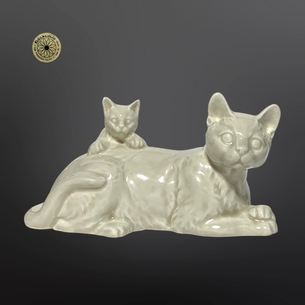 Takahashi - "Mother and Kitten" Figurine, Ceramic, Japan, Vintage - (1980's)